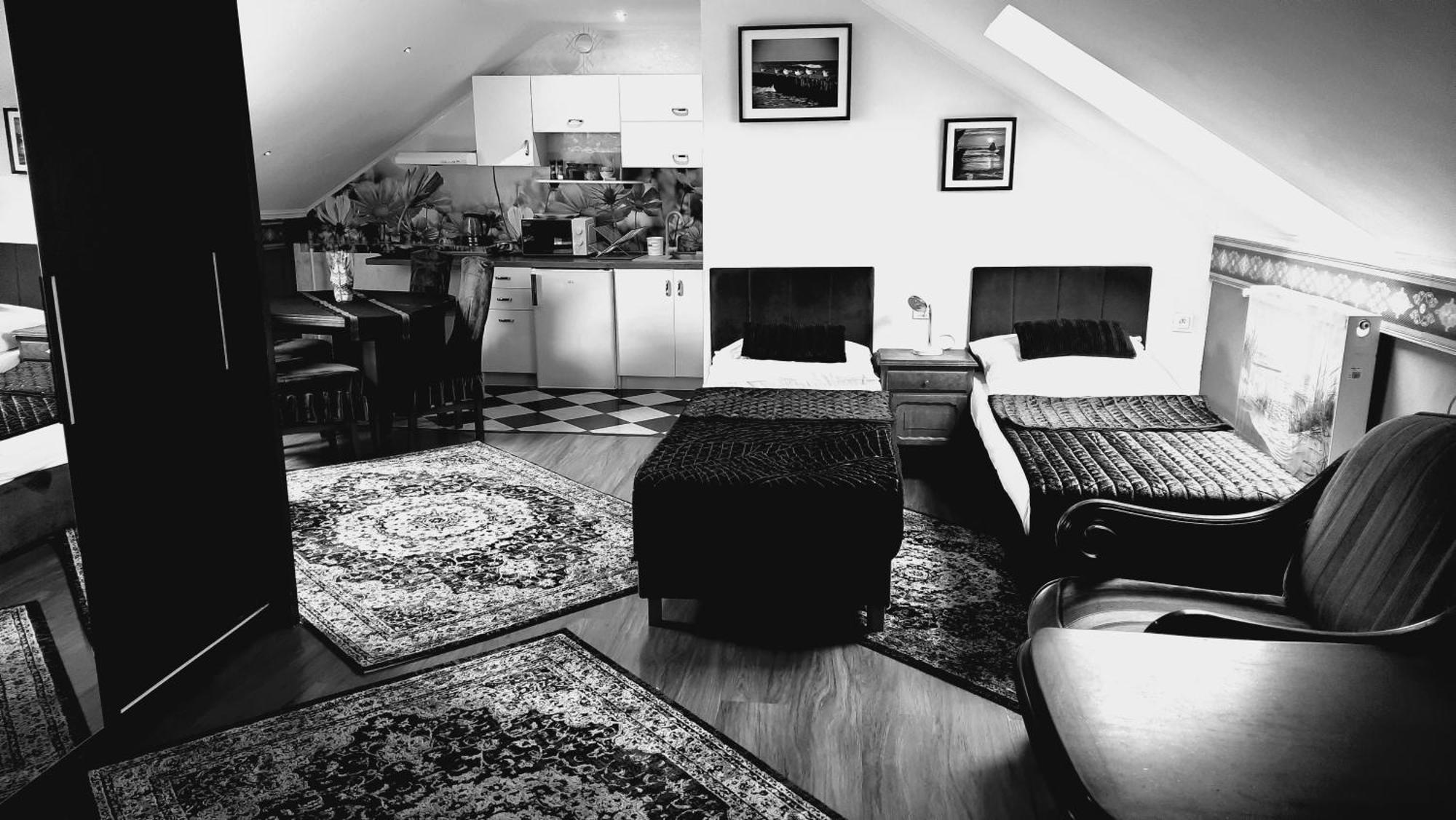 Hotel Rezydencja Rosa Przemyśl Esterno foto
