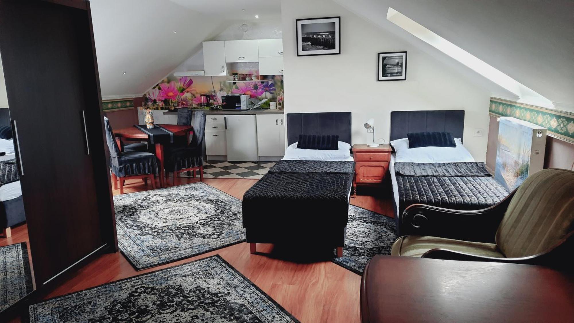 Hotel Rezydencja Rosa Przemyśl Esterno foto
