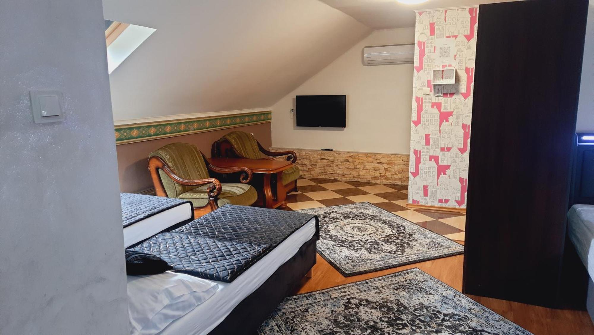 Hotel Rezydencja Rosa Przemyśl Esterno foto