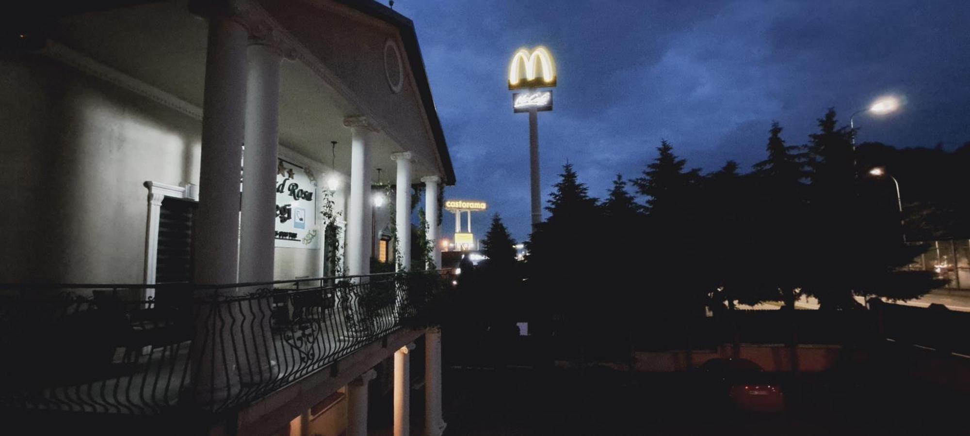 Hotel Rezydencja Rosa Przemyśl Esterno foto