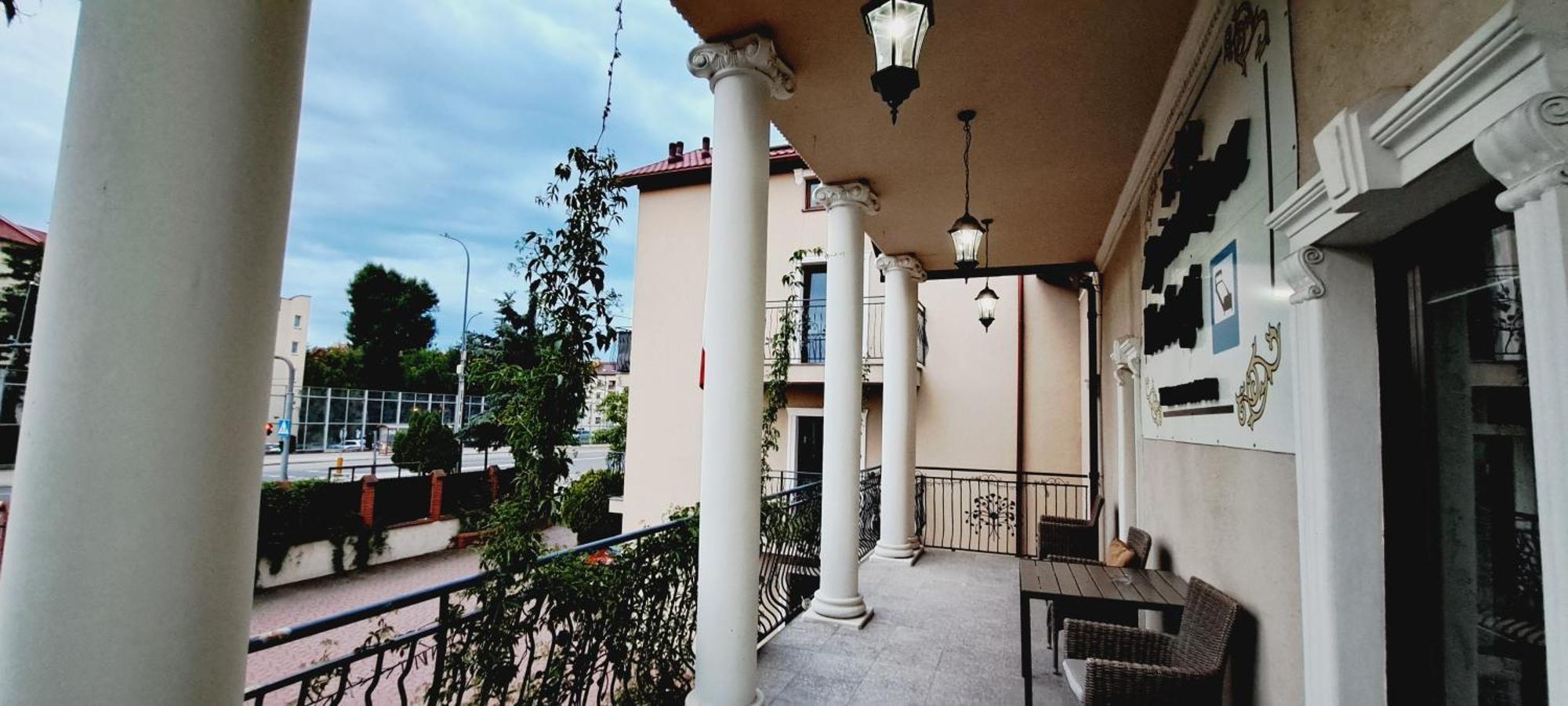 Hotel Rezydencja Rosa Przemyśl Esterno foto