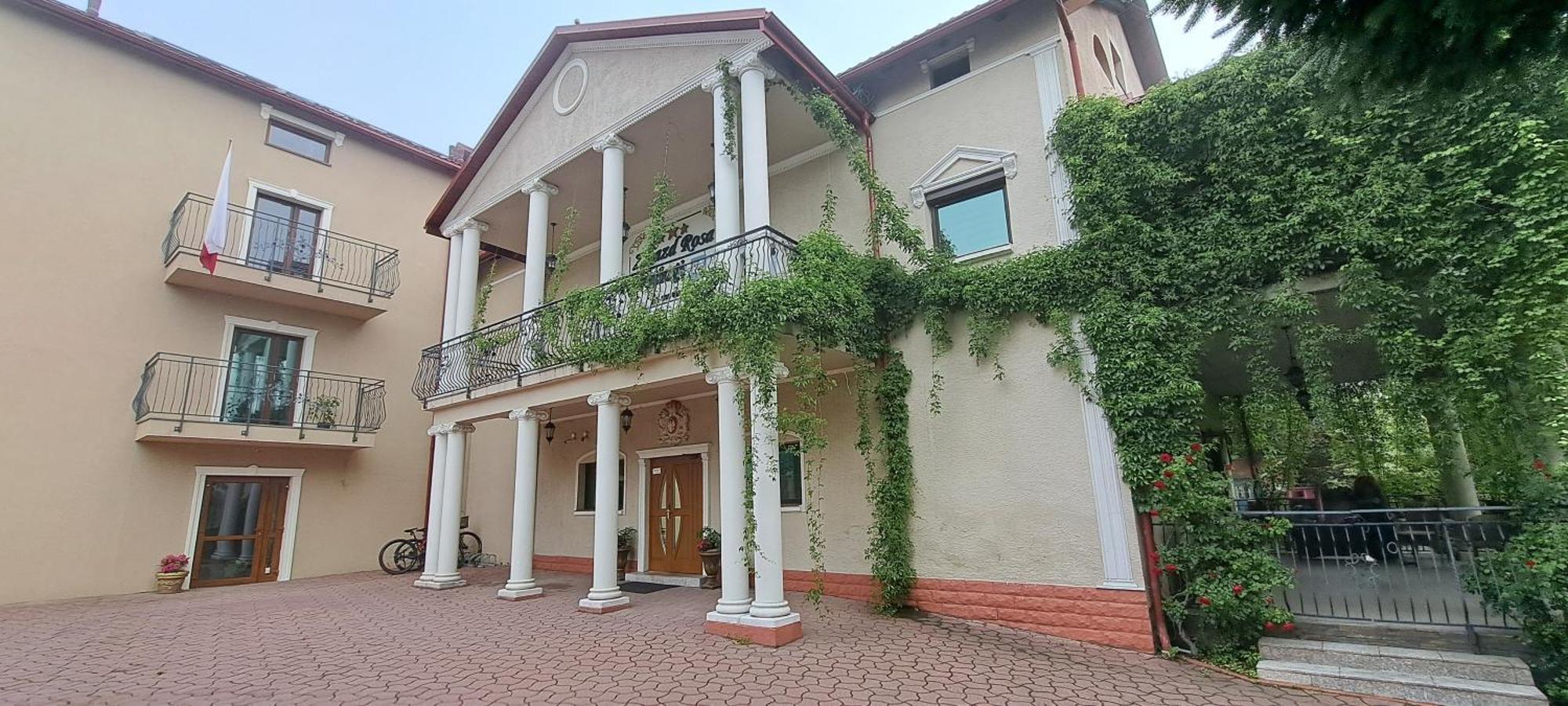 Hotel Rezydencja Rosa Przemyśl Esterno foto